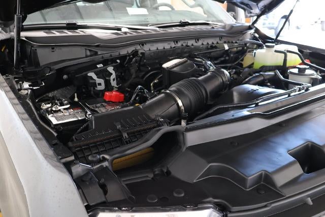 2027 Ford Super Duty F-350 SRW XLT