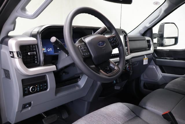 2027 Ford Super Duty F-350 SRW XLT