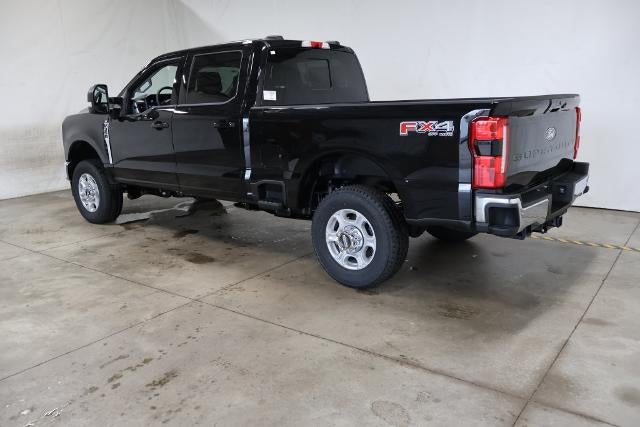 2027 Ford Super Duty F-350 SRW XLT