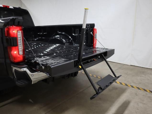 2026 Ford Super Duty F-350 DRW Lariat