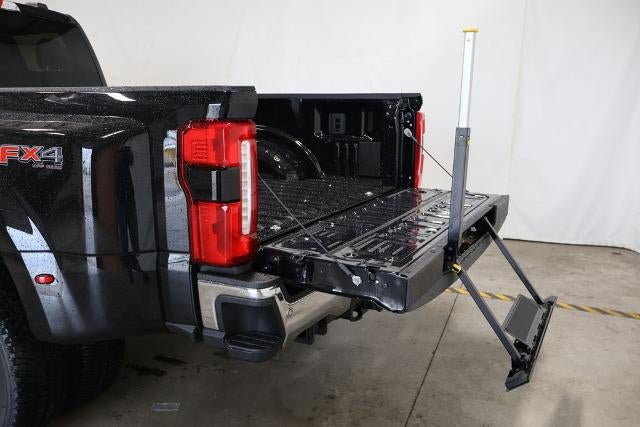 2027 Ford Super Duty F-350 DRW XLT