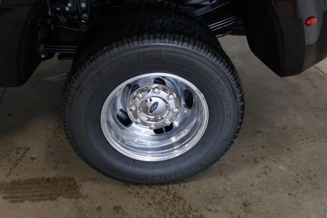 2027 Ford Super Duty F-350 DRW XLT