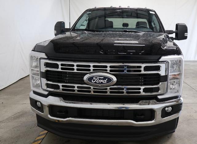 2027 Ford Super Duty F-350 DRW XLT