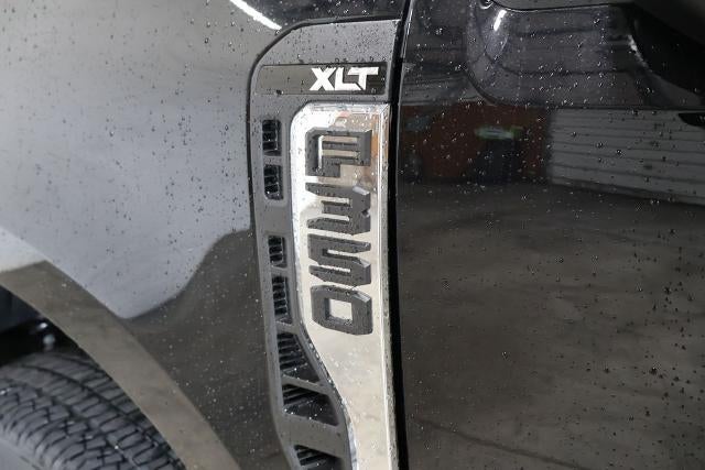 2027 Ford Super Duty F-350 DRW XLT