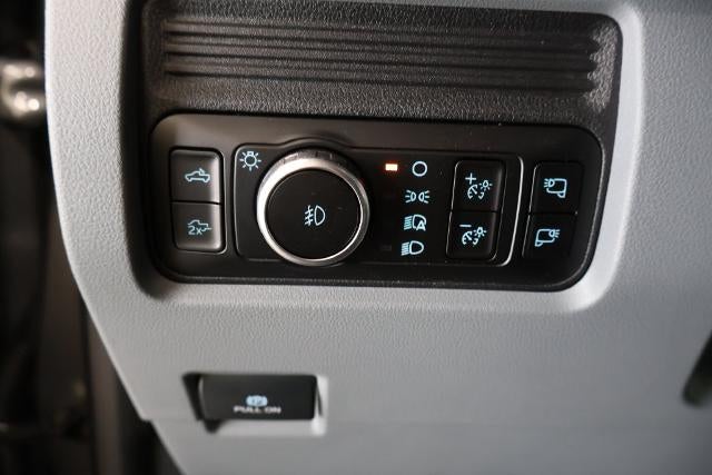 2027 Ford Super Duty F-350 DRW XLT