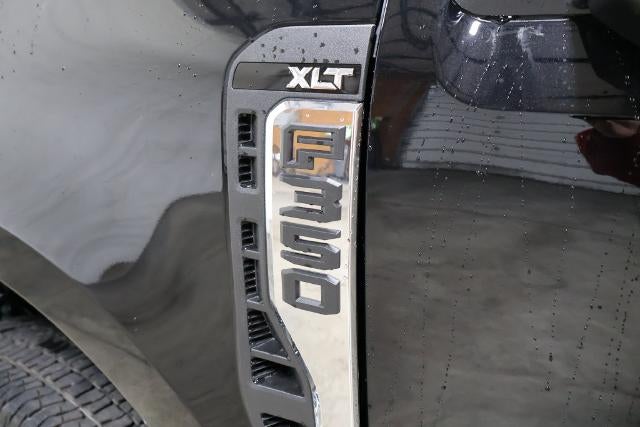 2027 Ford Super Duty F-350 DRW XLT