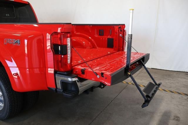 2027 Ford Super Duty F-350 DRW XLT
