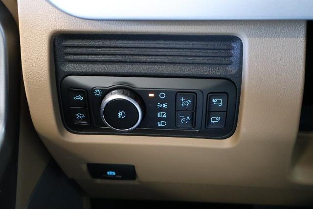 2027 Ford Super Duty F-450 DRW XLT