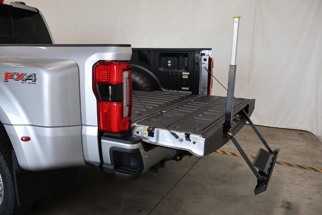 2027 Ford Super Duty F-450 DRW Platinum