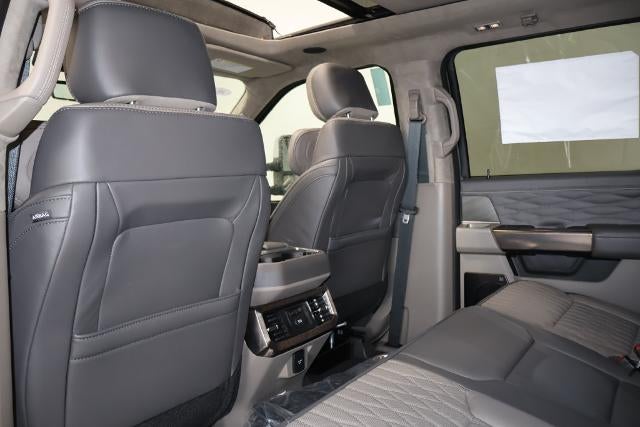 2027 Ford Super Duty F-450 DRW Platinum