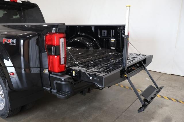 2027 Ford Super Duty F-450 DRW Platinum