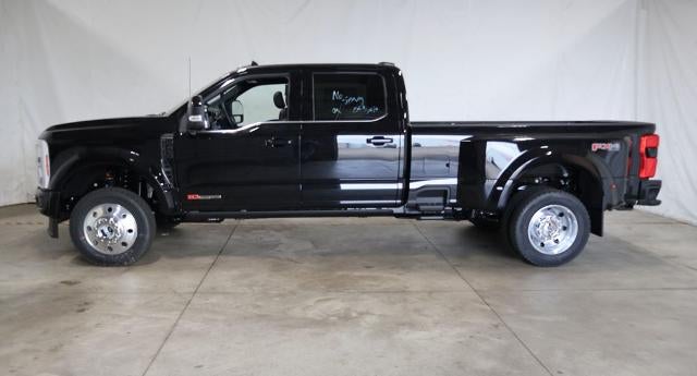 2027 Ford Super Duty F-450 DRW Platinum