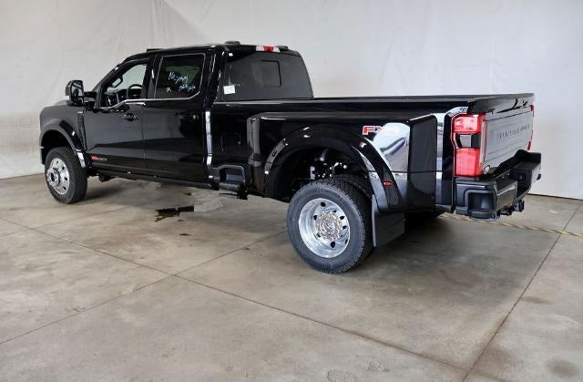 2027 Ford Super Duty F-450 DRW Platinum