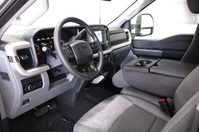 2027 Ford Super Duty F-350 SRW XLT
