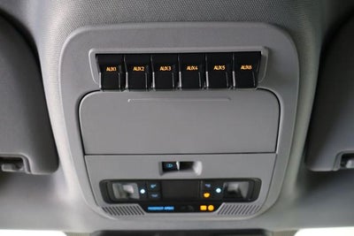 2027 Ford Super Duty F-350 SRW XLT