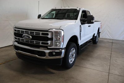 2027 Ford Super Duty F-350 SRW XLT