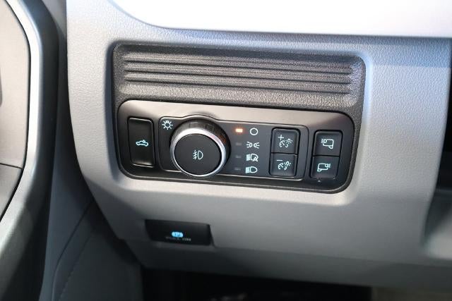 2027 Ford Super Duty F-350 SRW XLT