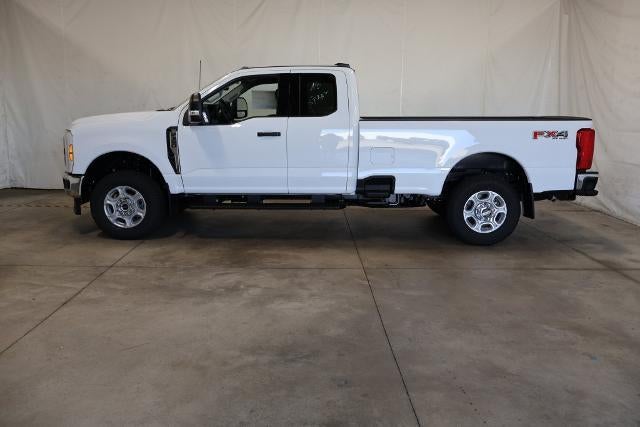 2027 Ford Super Duty F-350 SRW XLT