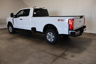 2027 Ford Super Duty F-350 SRW XLT