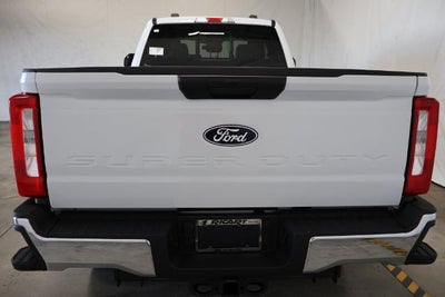 2027 Ford Super Duty F-350 SRW XLT