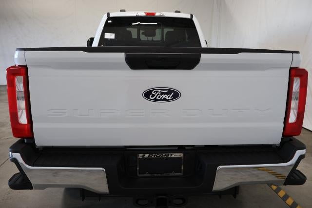 2027 Ford Super Duty F-350 SRW XLT