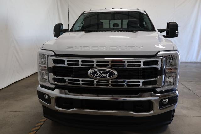 2027 Ford Super Duty F-350 SRW XLT