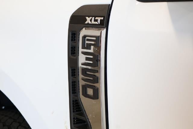 2027 Ford Super Duty F-350 SRW XLT