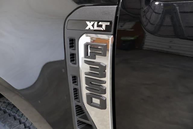2026 Ford Super Duty F-350 SRW XLT