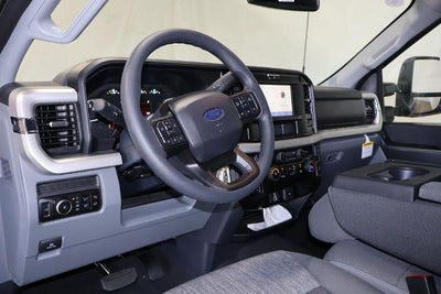 2027 Ford Super Duty F-350 SRW XLT