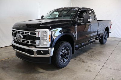 2027 Ford Super Duty F-350 SRW XLT