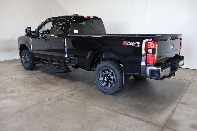 2027 Ford Super Duty F-350 SRW XLT