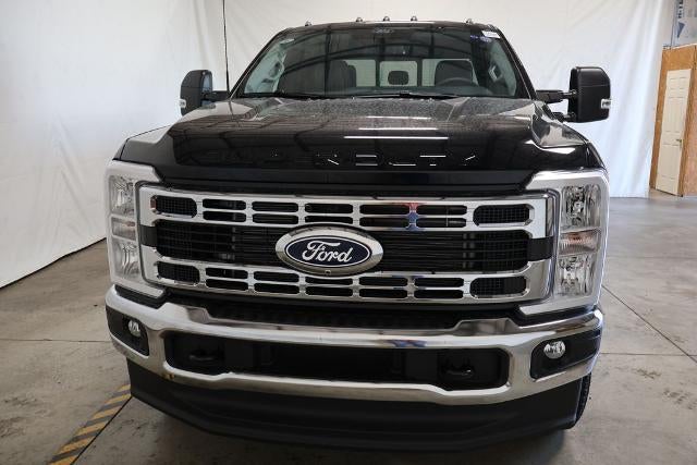 2027 Ford Super Duty F-350 SRW XLT