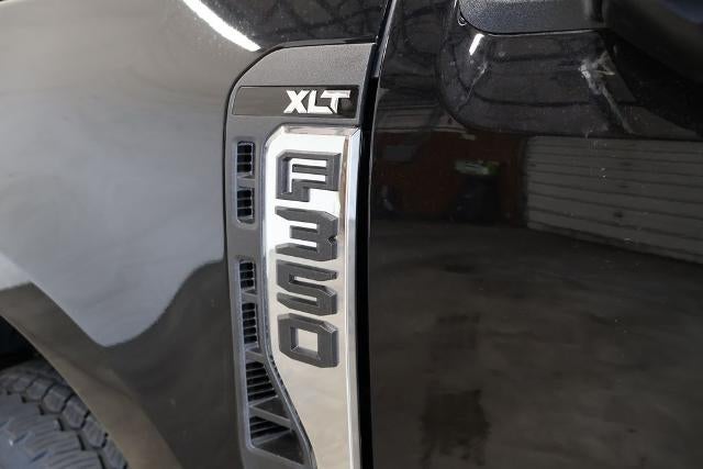 2027 Ford Super Duty F-350 SRW XLT