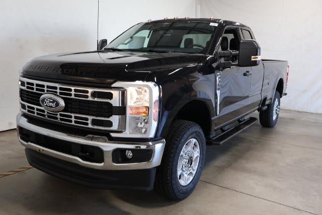 2027 Ford Super Duty F-350 SRW XLT