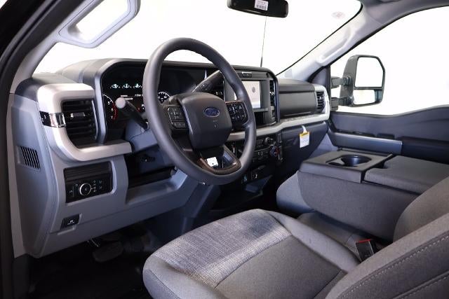2027 Ford Super Duty F-350 SRW XLT