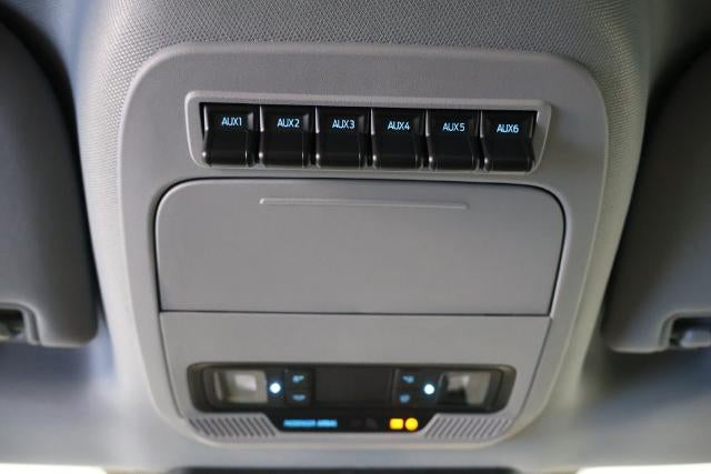 2027 Ford Super Duty F-350 SRW XLT