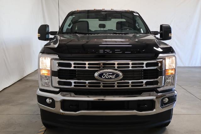 2027 Ford Super Duty F-350 SRW XLT