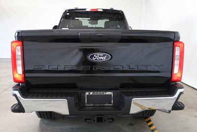 2027 Ford Super Duty F-350 SRW XLT