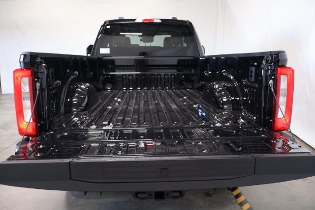 2027 Ford Super Duty F-350 SRW XLT