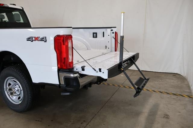 2027 Ford Super Duty F-350 SRW XL