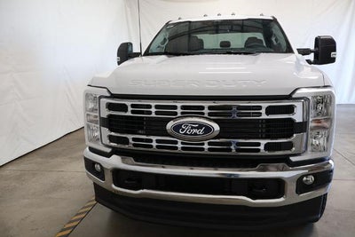 2027 Ford Super Duty F-350 SRW XLT