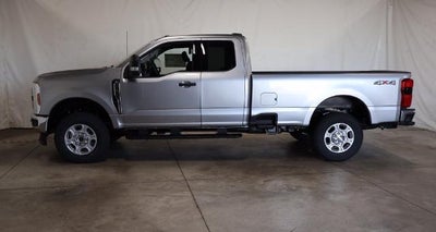 2027 Ford Super Duty F-350 SRW XLT