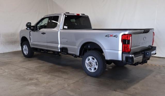 2027 Ford Super Duty F-350 SRW XLT