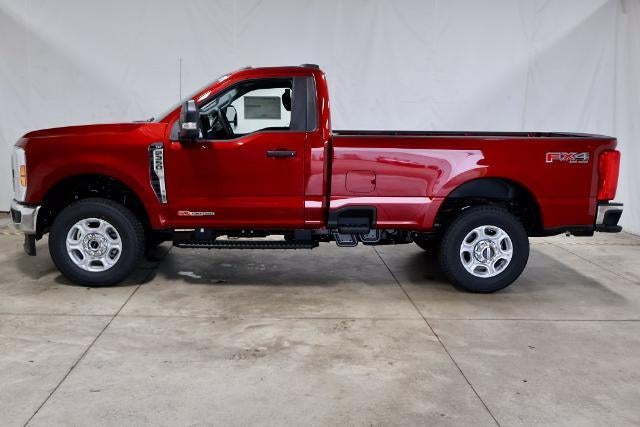 2027 Ford Super Duty F-350 SRW XLT