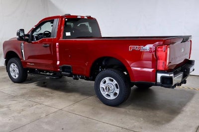 2027 Ford Super Duty F-350 SRW XLT