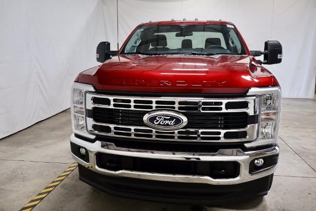 2027 Ford Super Duty F-350 SRW XLT