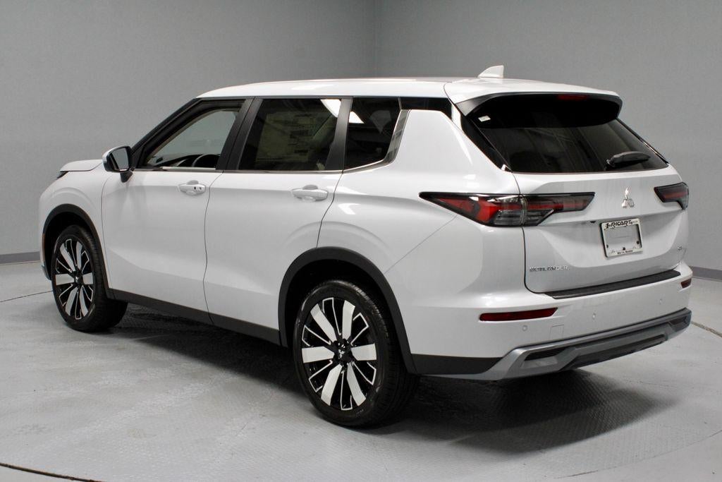 2026 Mitsubishi Outlander SE