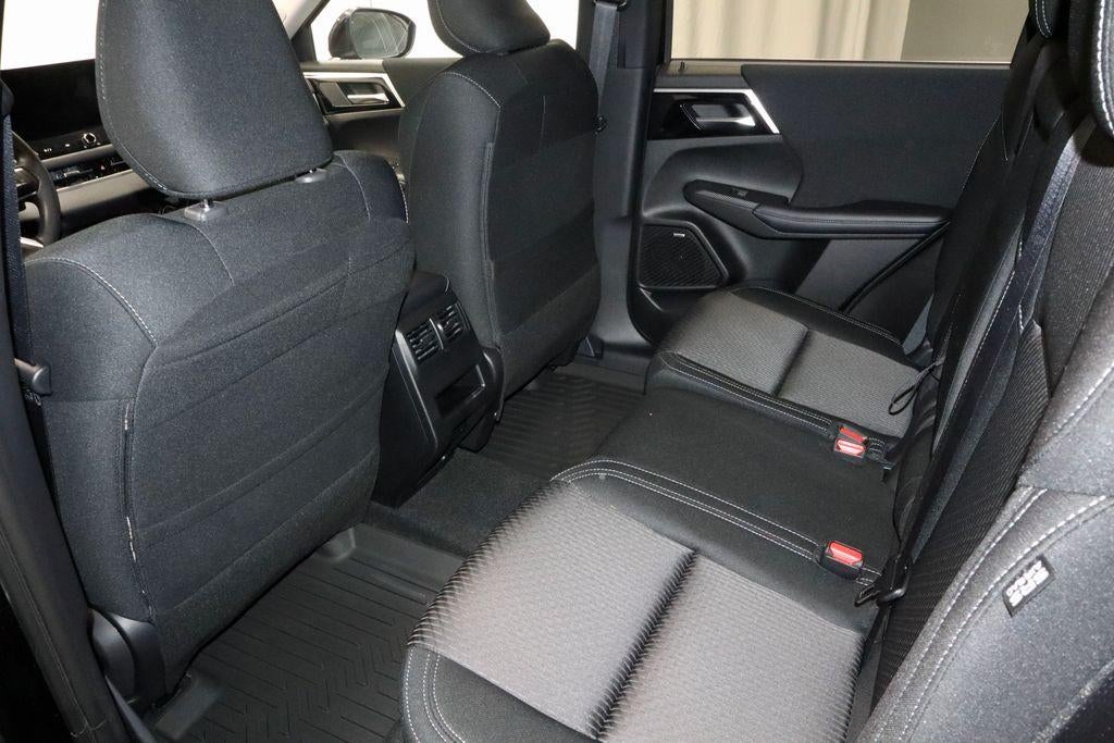 2026 Mitsubishi Outlander ES