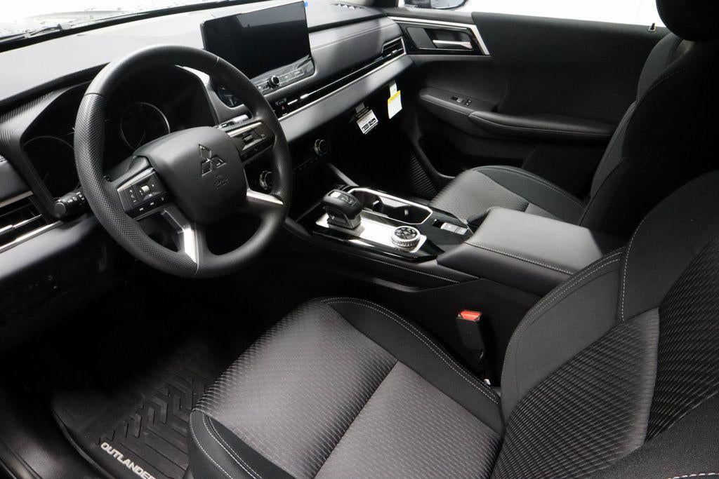 2026 Mitsubishi Outlander ES