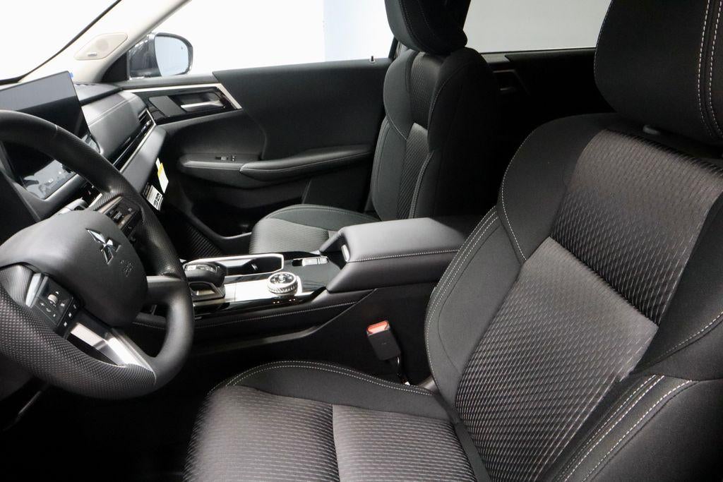 2026 Mitsubishi Outlander ES